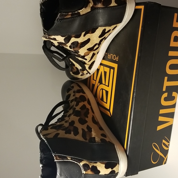 Pour la Victoire Heydi Sneakers in Leopard Pony - Picture 4 of 4